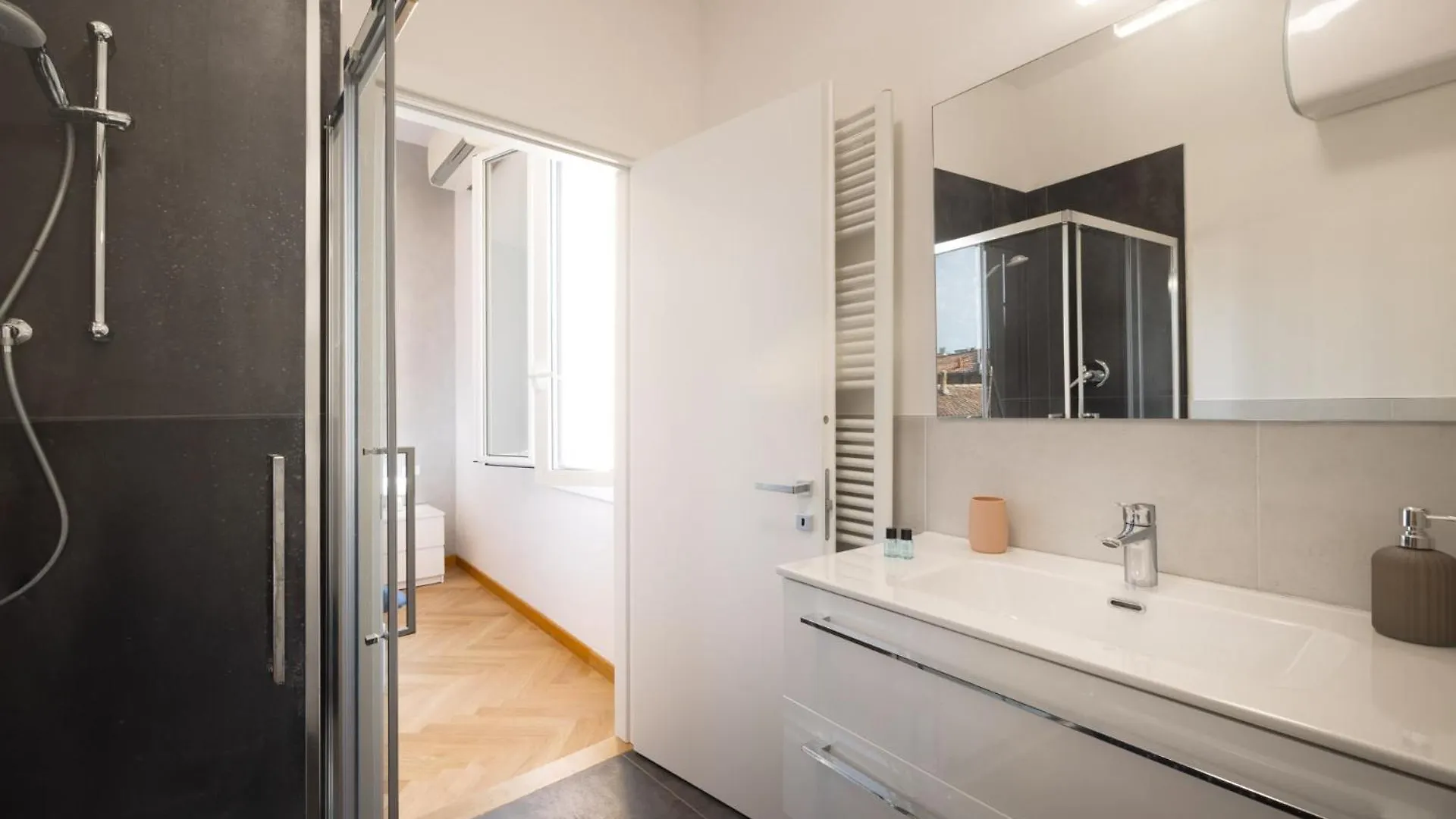 Le Suites Dell'Edera Bologna Affittacamere